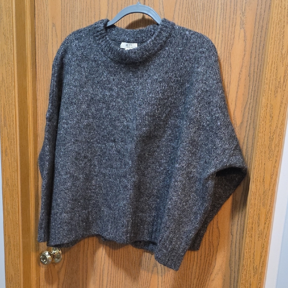 AE 77 Boyfried Sweater - Gray